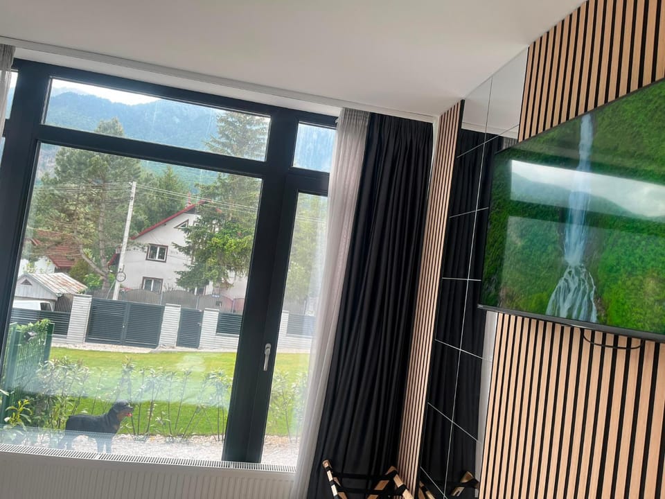 Communal lounge/ TV room, Day, Garden, TV and multimedia, Evening entertainment, Garden view, Mountain view, Mountain view