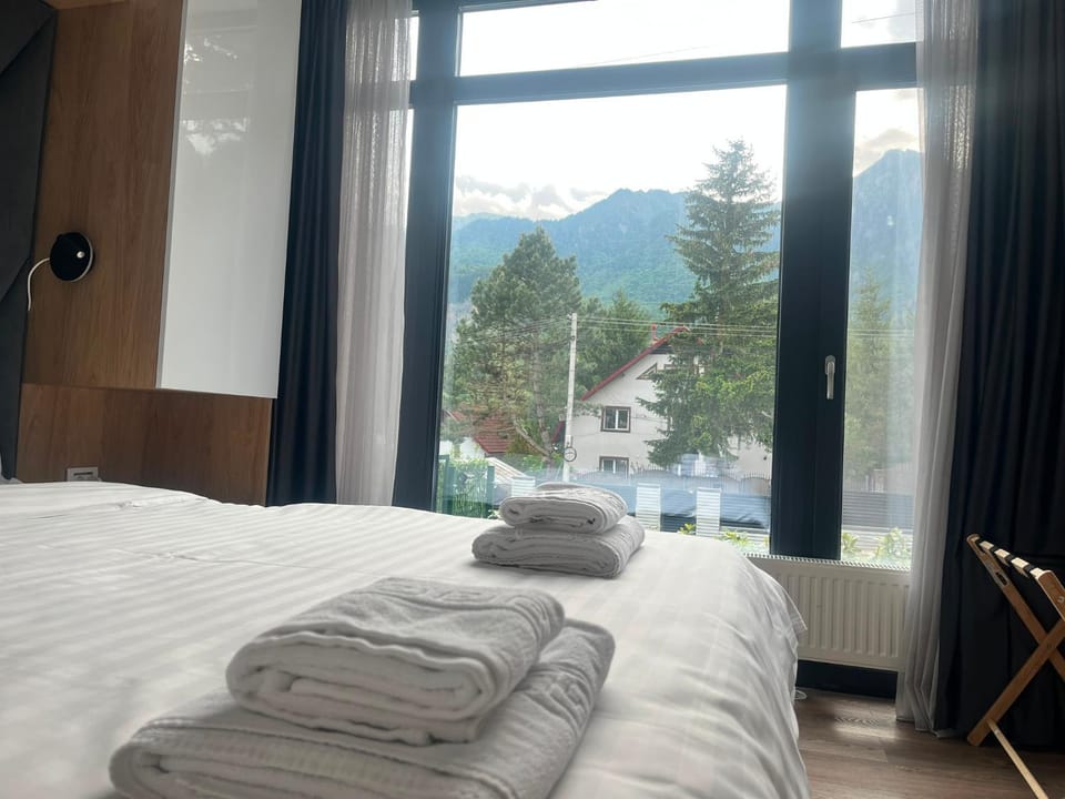 Bed, Natural landscape, Photo of the whole room, Bedroom, Mountain view, internet, towels