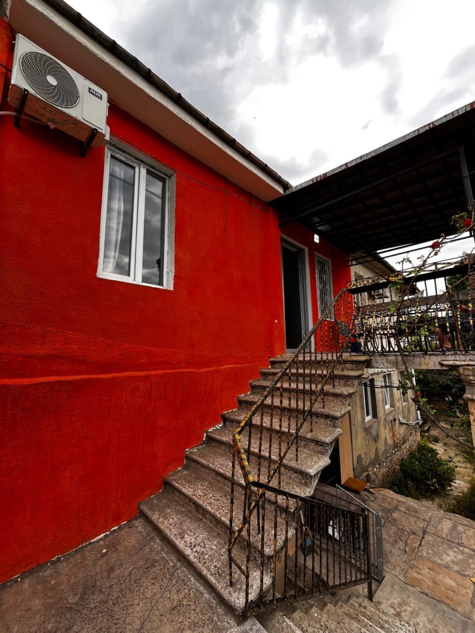 Property building, Day, Balcony/Terrace