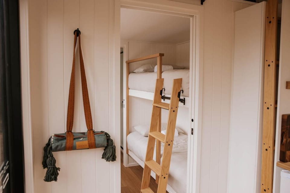 Bedroom, bunk bed