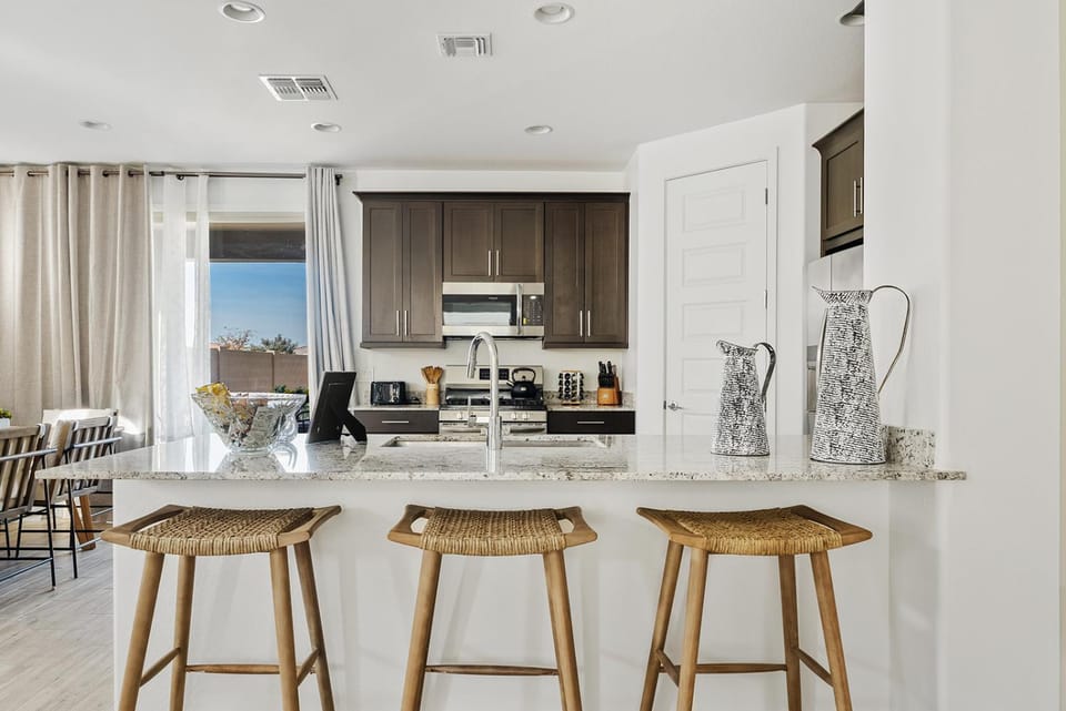 Kitchen or kitchenette, Dining area, stove, toaster