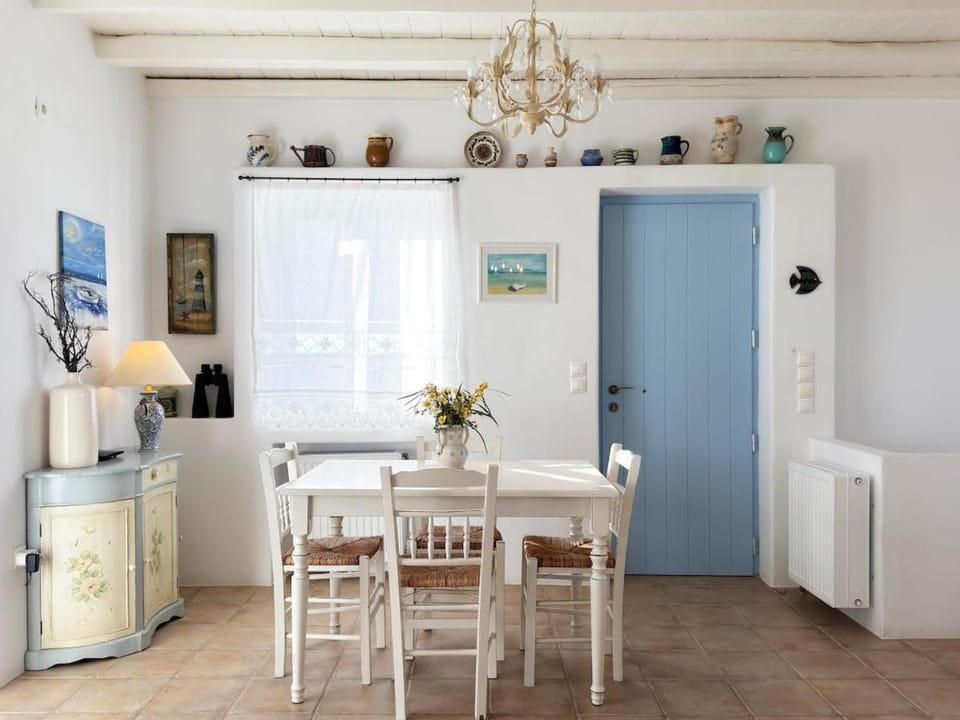 Sunny House House in Paros, Greece