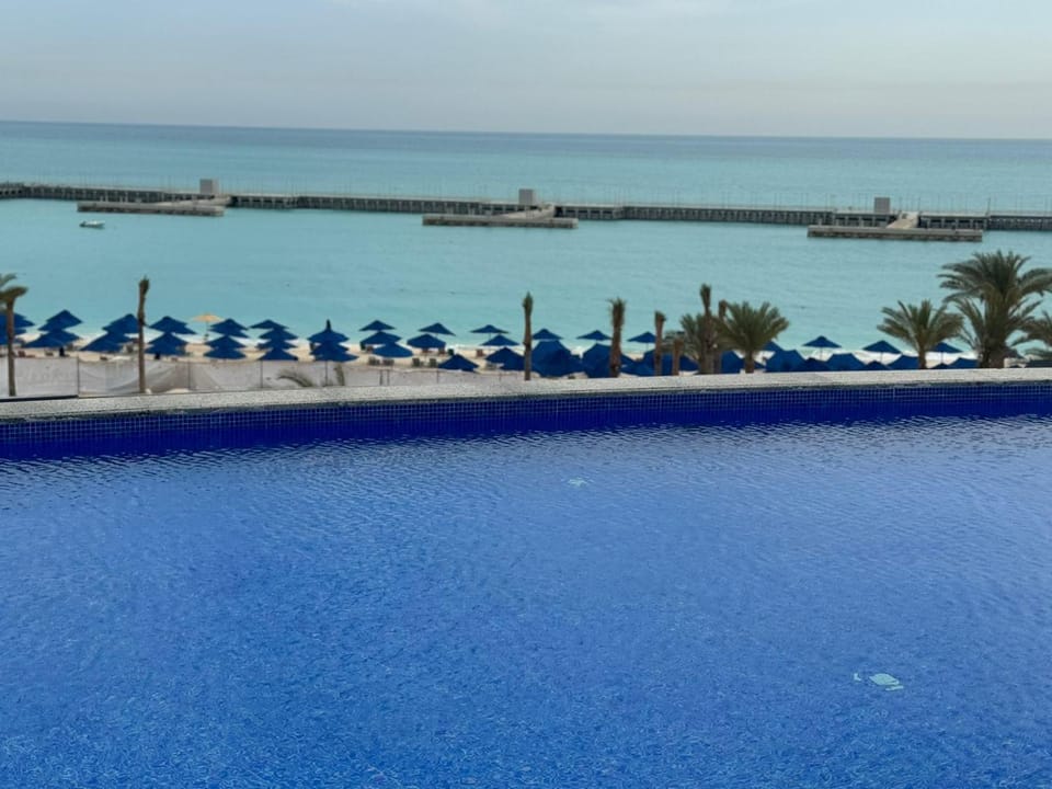 الحي اللاتيني العلمين الجديده علي اللاجون والابراج Latini Apartment in Egypt