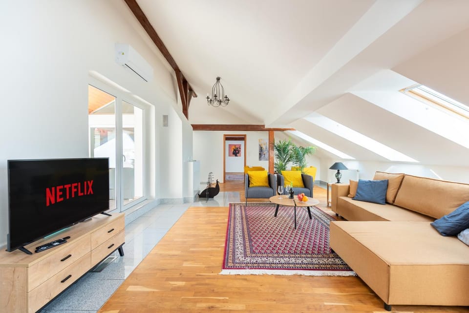 TV and multimedia, Seating area