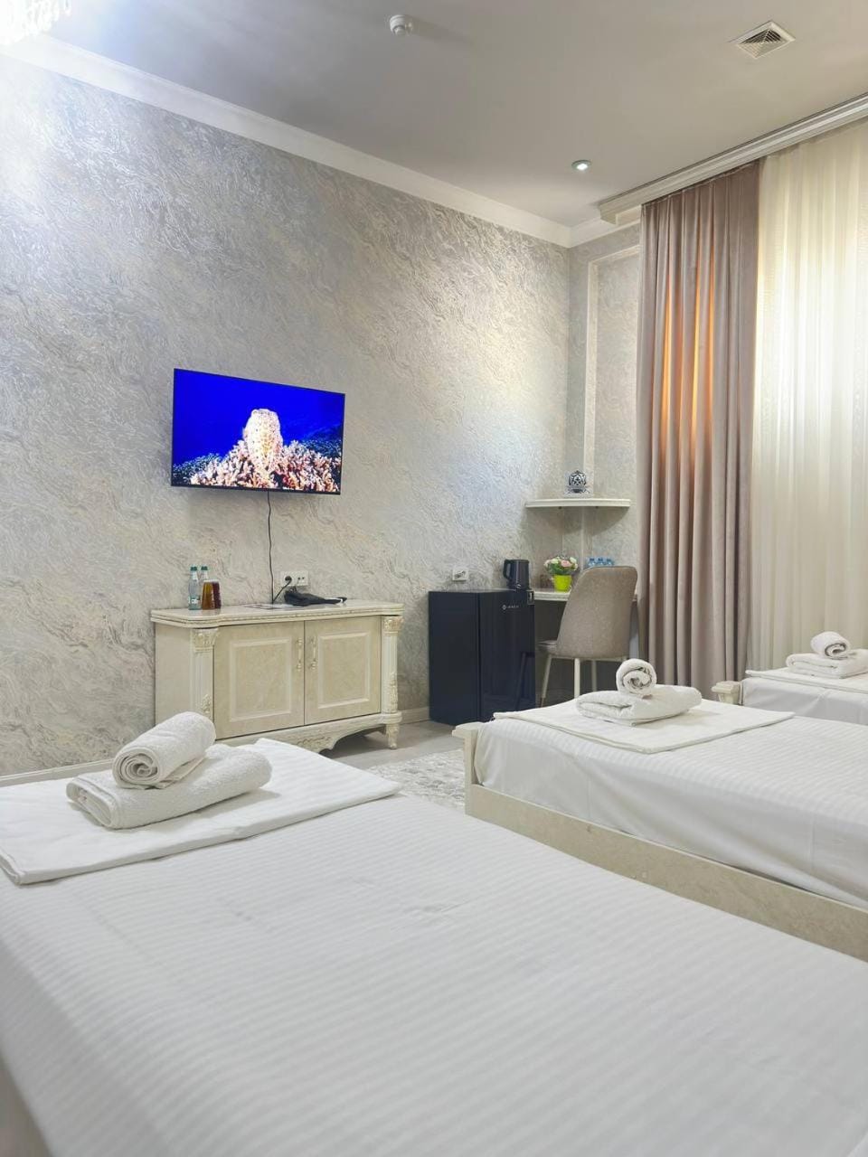 Bed, TV and multimedia, towels