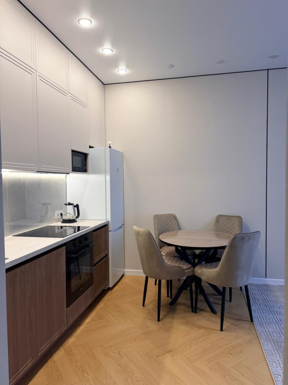 Kitchen or kitchenette, Dining area, oven, stove