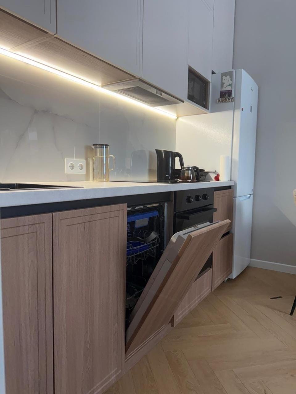 Coffee/tea facilities, Kitchen or kitchenette, dishwasher, minibar, oven, stove