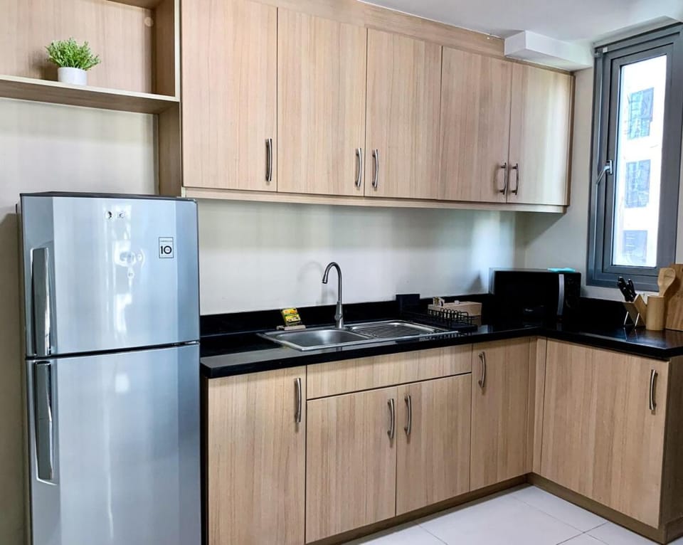 Budget City View w Pool Access in BGC Taguig City Apartment in Makati