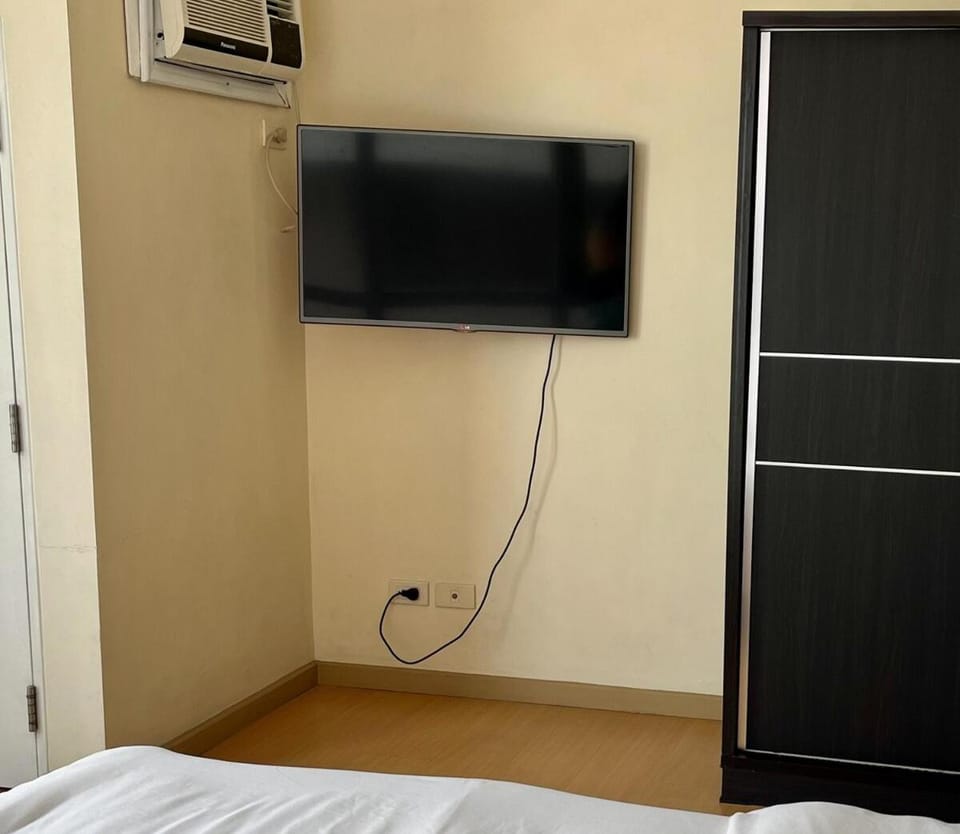 Budget City View w Pool Access in BGC Taguig City Apartment in Makati