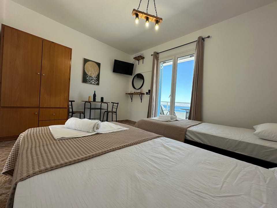 Bed, TV and multimedia, Photo of the whole room, Bedroom, wardrobe