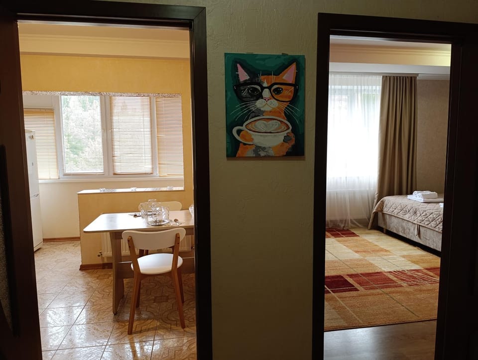 Bed, Living room, Photo of the whole room, Seating area, Dining area, Bedroom