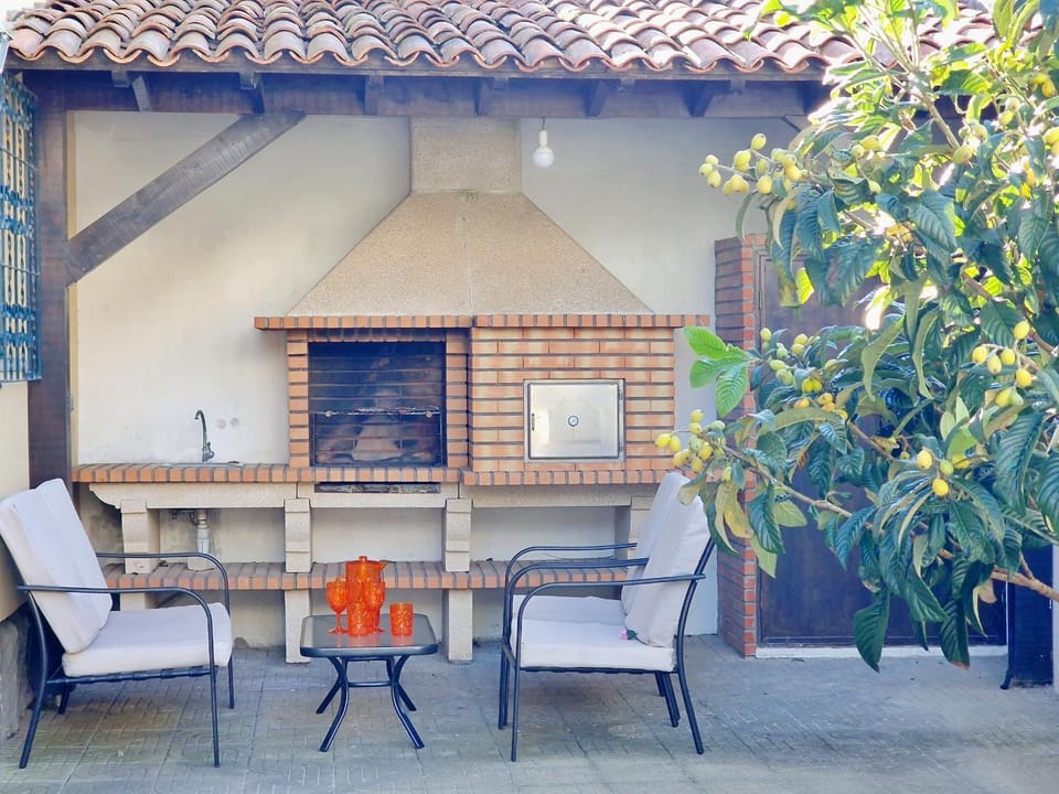 Patio, BBQ facilities