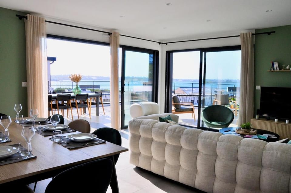 TV and multimedia, Living room, Sea view