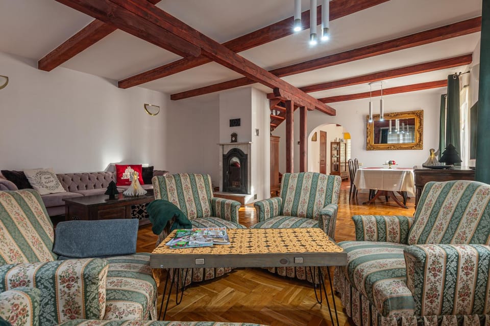 Living room, Seating area
