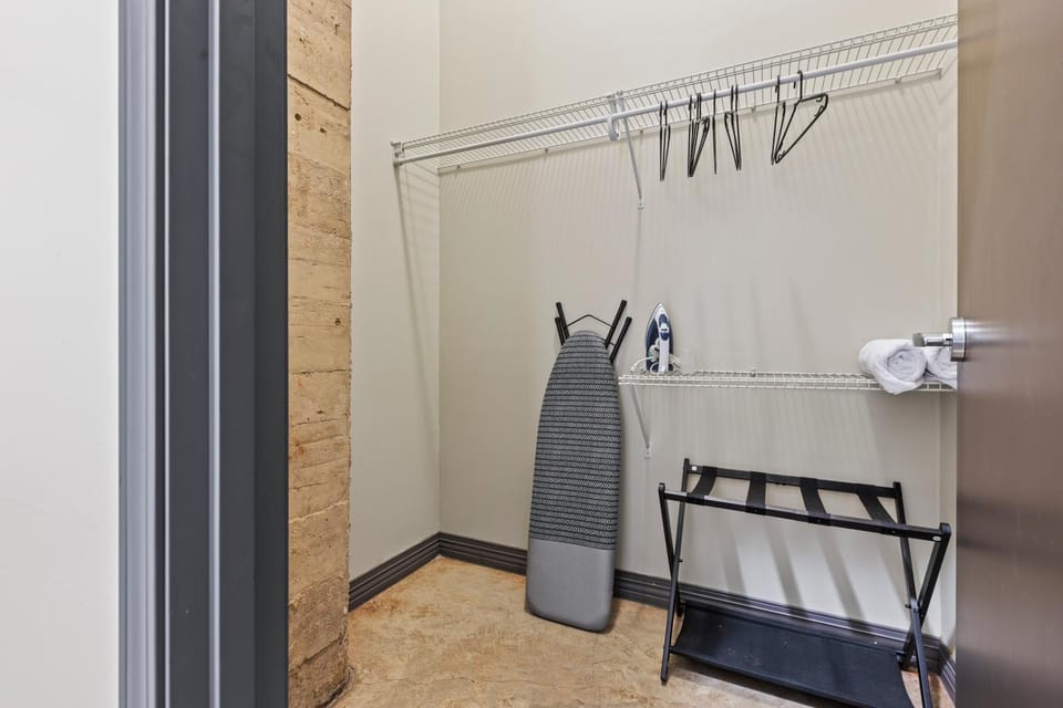 Luxury - Kay Bailey - Free Parking Apartment in Dallas