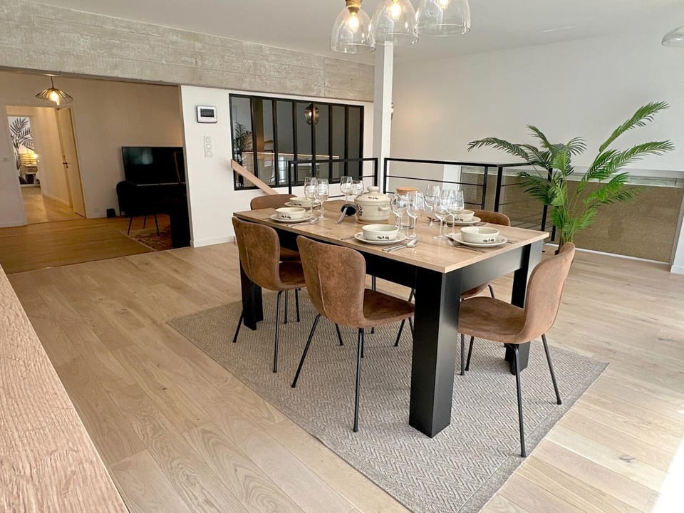 Dining area, kitchen