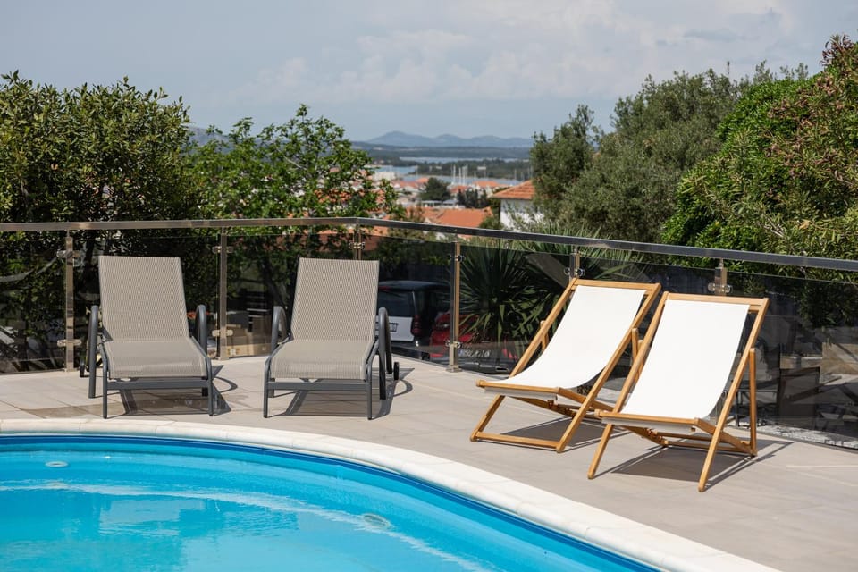 Day, Pool view, Swimming pool, sunbed