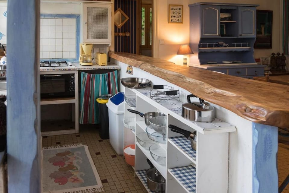 Kitchen or kitchenette, oven, stove