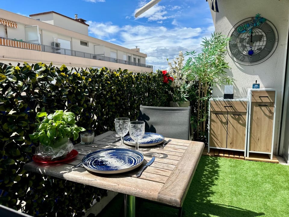 Patio, Balcony/Terrace, Dining area, Inner courtyard view