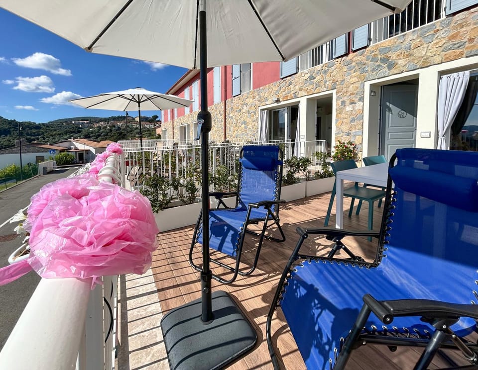Property building, View (from property/room), Balcony/Terrace, Dining area