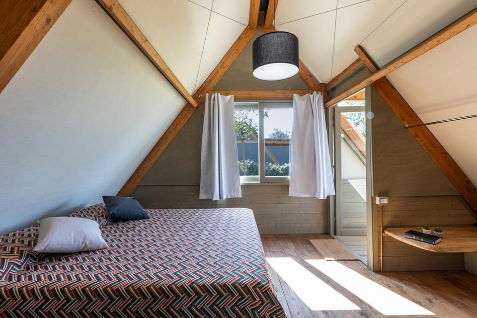 Bed, Living room, Photo of the whole room, Seating area, Bedroom