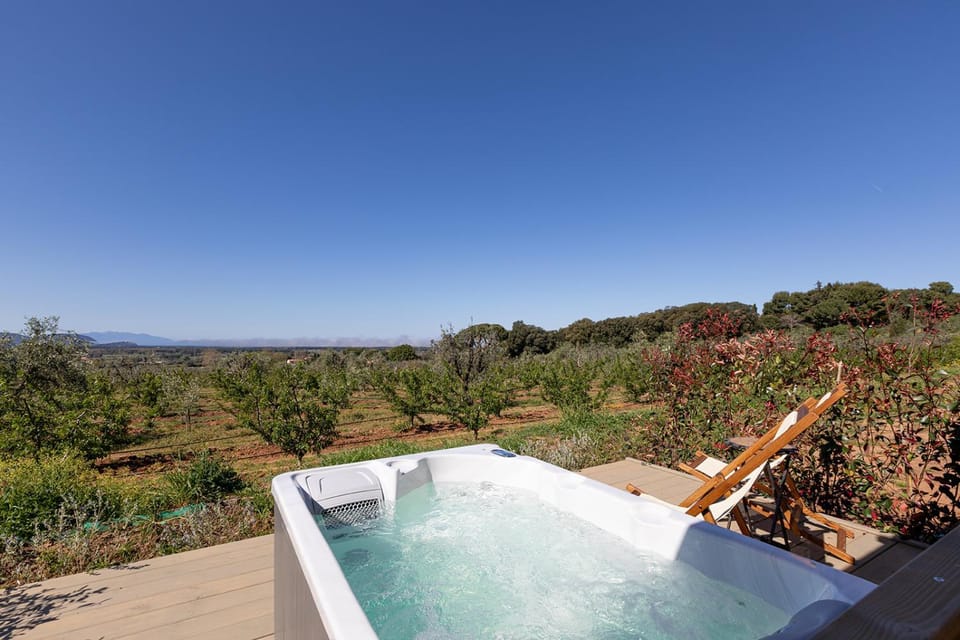 Property building, Spring, Day, Natural landscape, Hot Tub, Hot Tub, Seating area, Pool view, Sea view, Swimming pool
