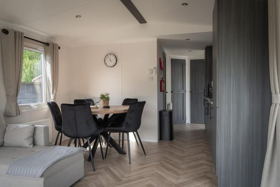 Modern chalet Zeeland met tuin & airco nabij natuur en zwembad VP089 Chalet in Zeeland, Netherlands