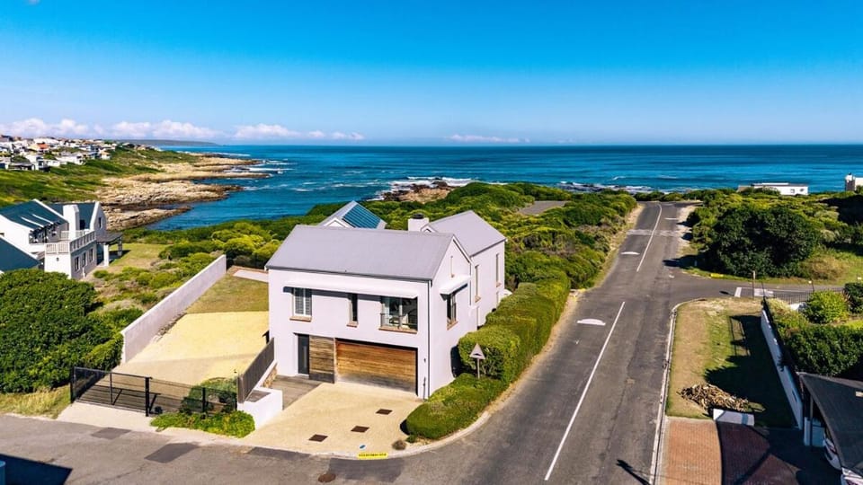 Property building, Nearby landmark, Day, Neighbourhood, Bird's eye view, Fishing, Fishing, Beach, Beach, Hiking, Cycling, Diving, Diving, Sea view, Street view, Swimming pool, Swimming pool, Swimming pool, Location