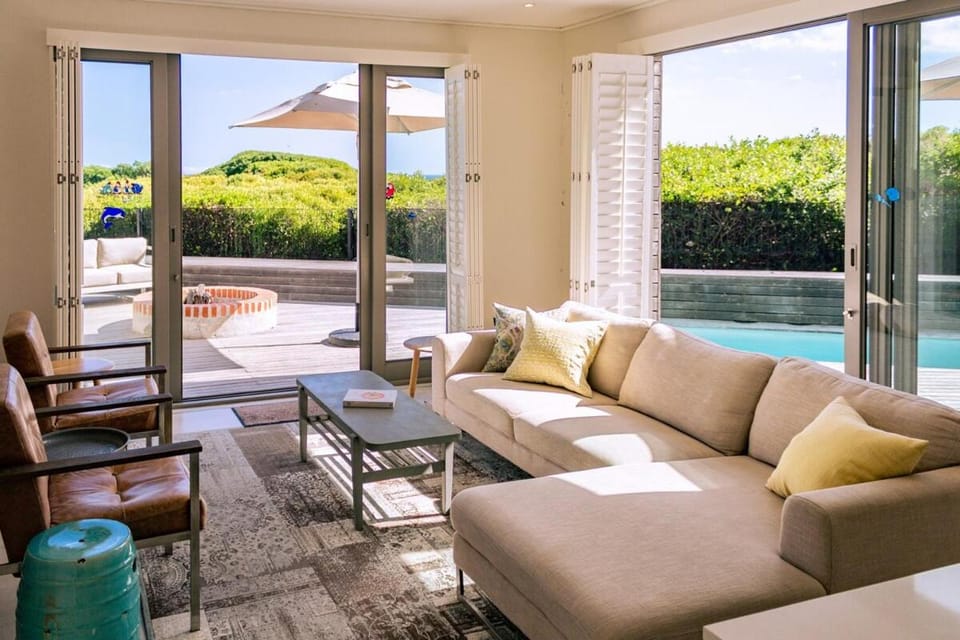 Patio, Garden, View (from property/room), Living room, Seating area, Pool view, Swimming pool, sunbed