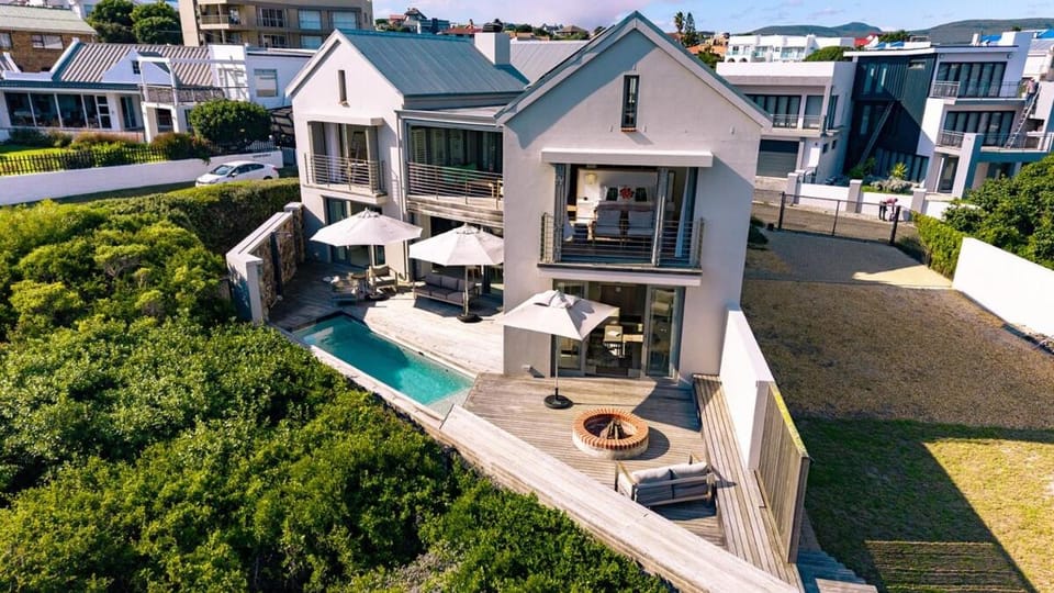 Property building, Patio, Neighbourhood, Bird's eye view, Garden, Garden view, Pool view