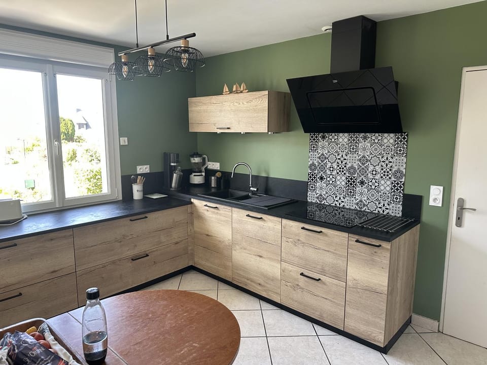 Kitchen or kitchenette, Dining area, dishwasher, pet friendly, stove