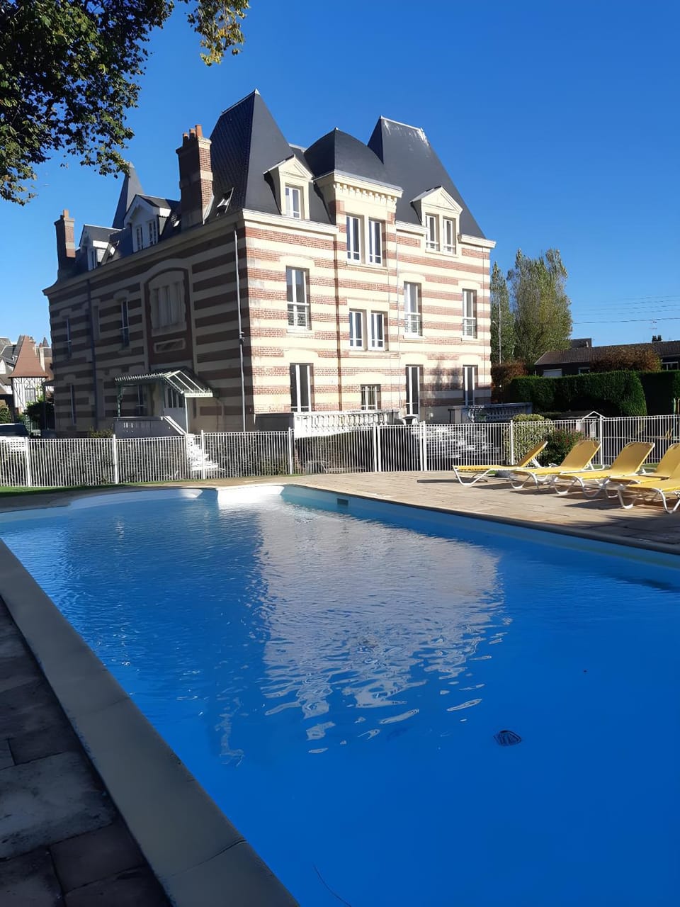 Property building, Pool view, Swimming pool, sunbed