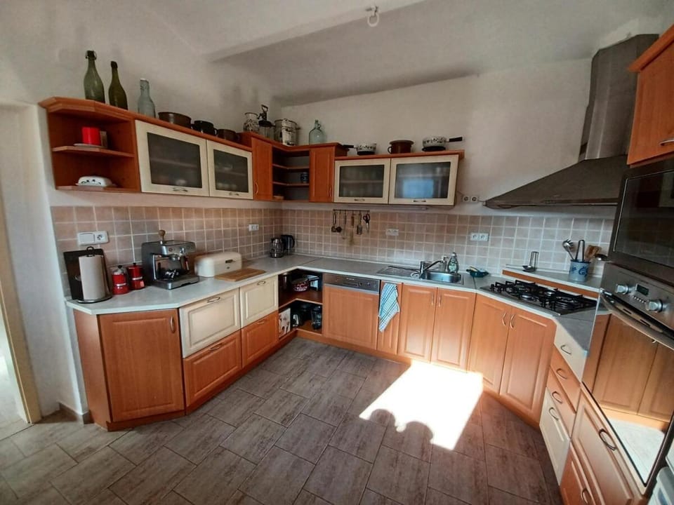 Kitchen or kitchenette, dishwasher, pet friendly, stove, toaster