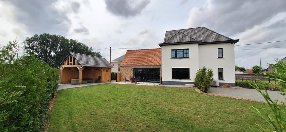 Property building, Garden, Balcony/Terrace