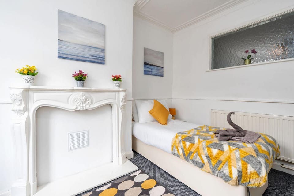 Convenient 4 Bedroom Home in Central Grimsby House in Grimsby
