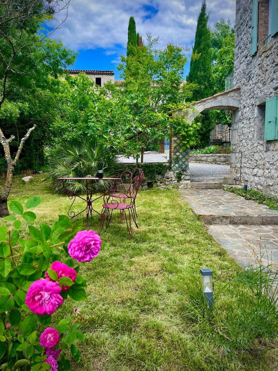 Property building, Spring, Day, Garden, Garden view