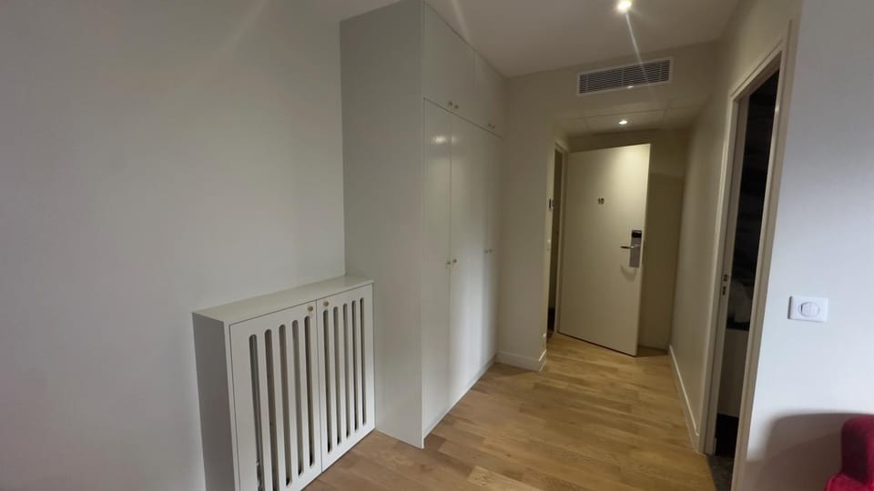 wardrobe, air conditioner