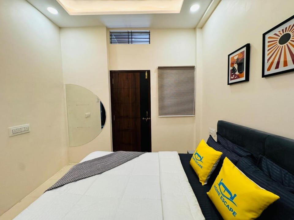 Bed, Photo of the whole room, Bedroom, air conditioner