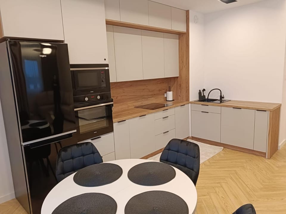 Dining area, kitchen
