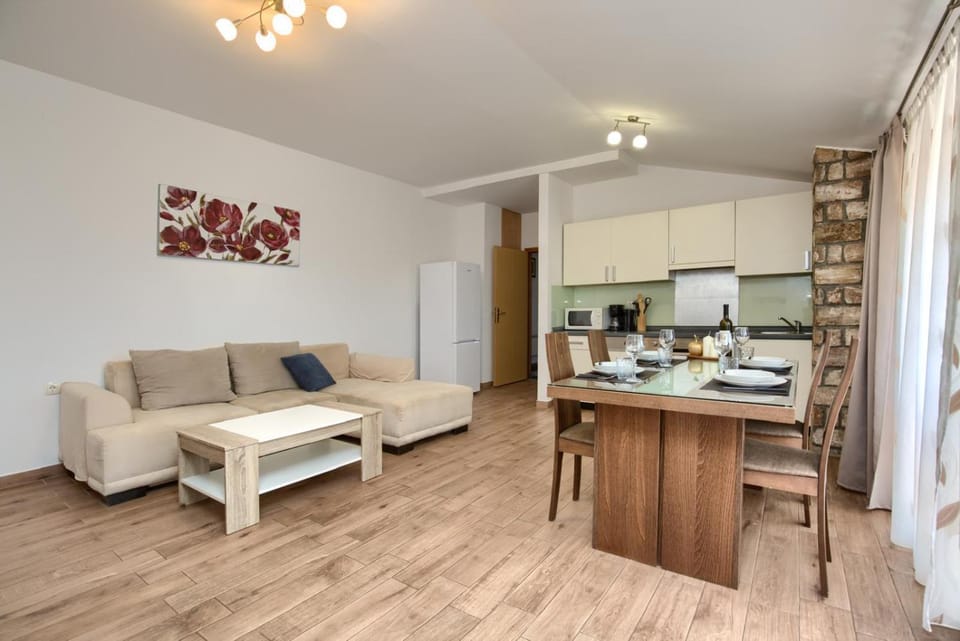 Living room, Seating area, Dining area, oven, stove
