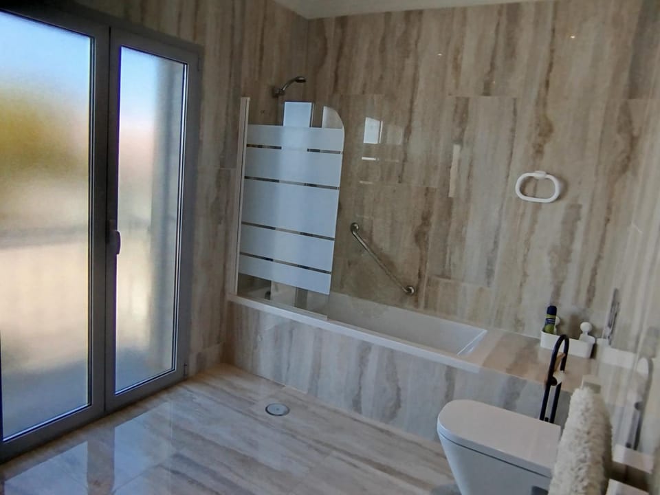 Bathroom, Bath