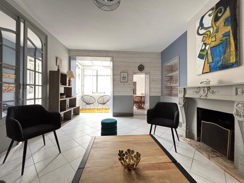 Living room, Seating area, flat iron