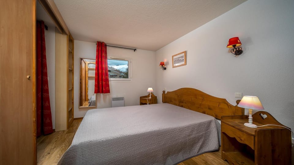 Bed, Bedroom