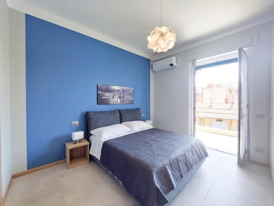 Bed, Photo of the whole room, Bedroom, air conditioner