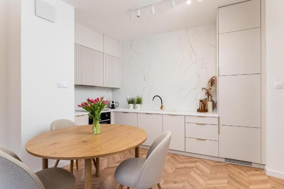 Kitchen or kitchenette, Dining area, wardrobe