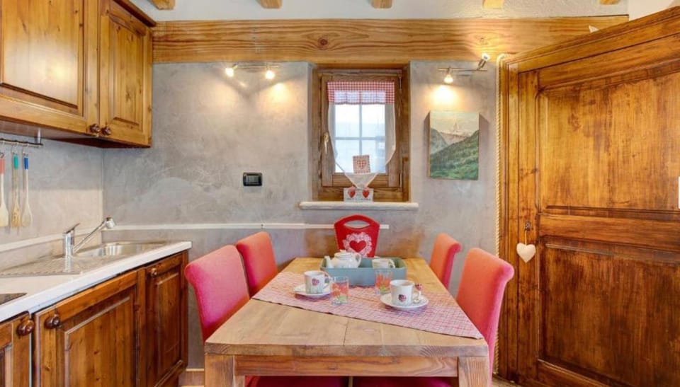 petit chalet la thuile Chalet in La Thuile