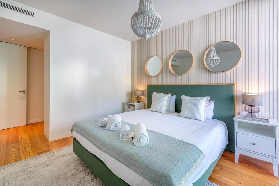 Bed, Bathroom, Photo of the whole room, Bedroom, towels, wardrobe