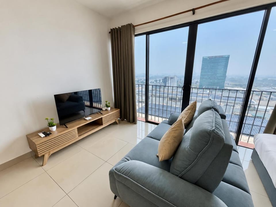 TV and multimedia, View (from property/room), Living room, Seating area