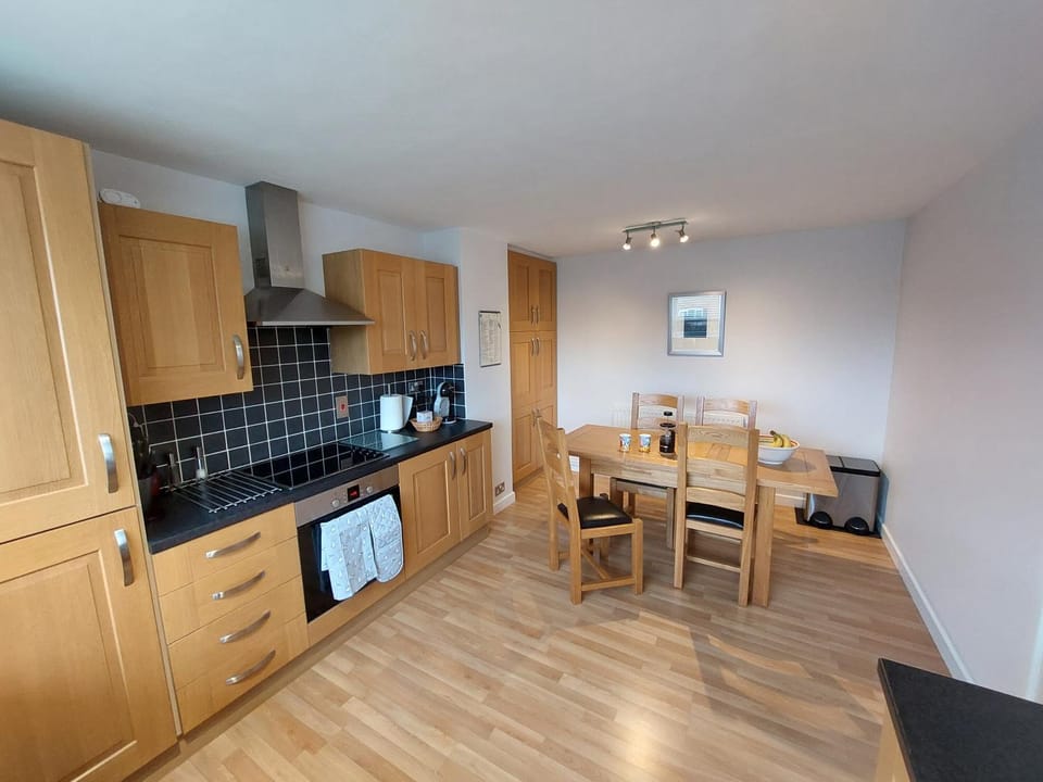 Dining area, kitchen