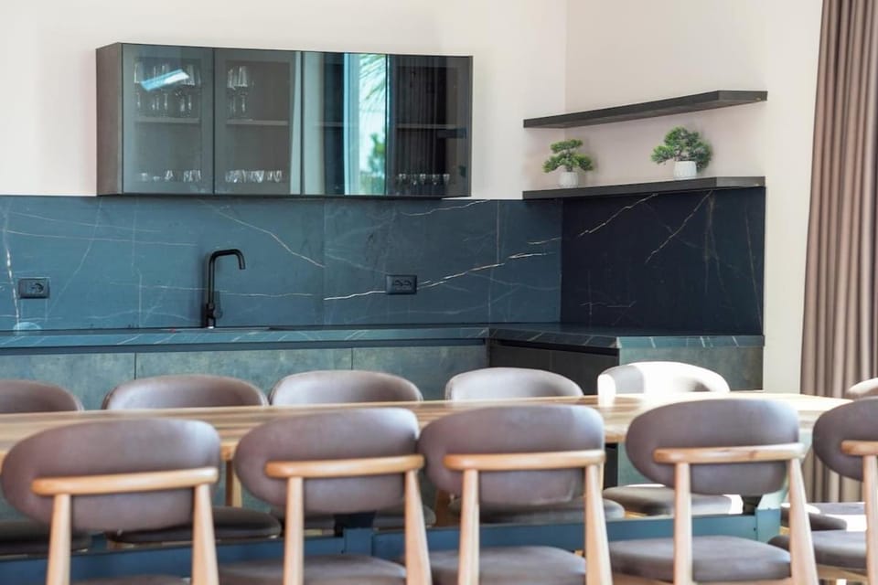 Kitchen or kitchenette, Seating area